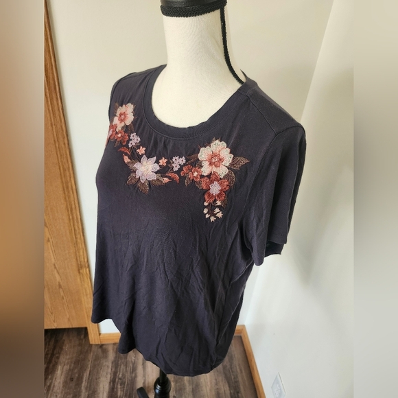 American Eagle Outfitters Soft & Sexy Embroidered Floral Embellished Shirt - Picture 2 of 4